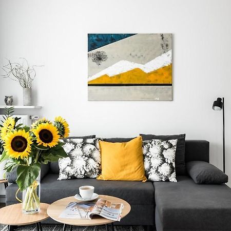 M&R Apartament Airport&Business Premium Komputerowa - Underground Garage - Free Wifi - Netflix - Self Check-In - 5 Min From Chopin Airport 华沙 外观 照片