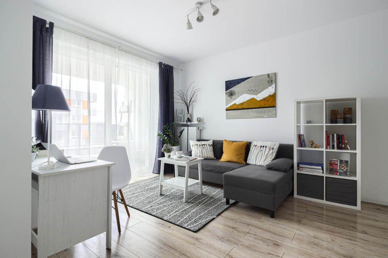 M&R Apartament Airport&Business Premium Komputerowa - Underground Garage - Free Wifi - Netflix - Self Check-In - 5 Min From Chopin Airport 华沙 外观 照片