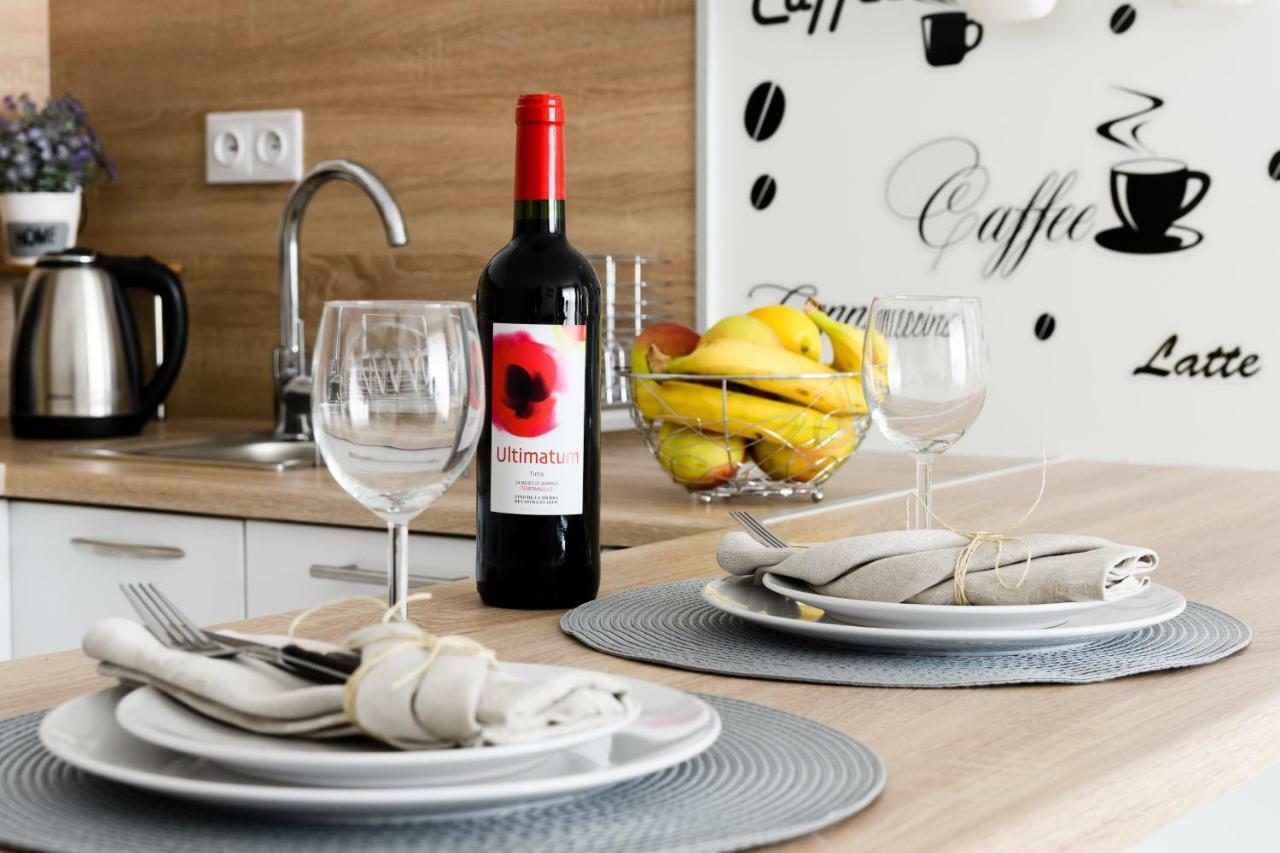 M&R Apartament Airport&Business Premium Komputerowa - Underground Garage - Free Wifi - Netflix - Self Check-In - 5 Min From Chopin Airport 华沙 外观 照片