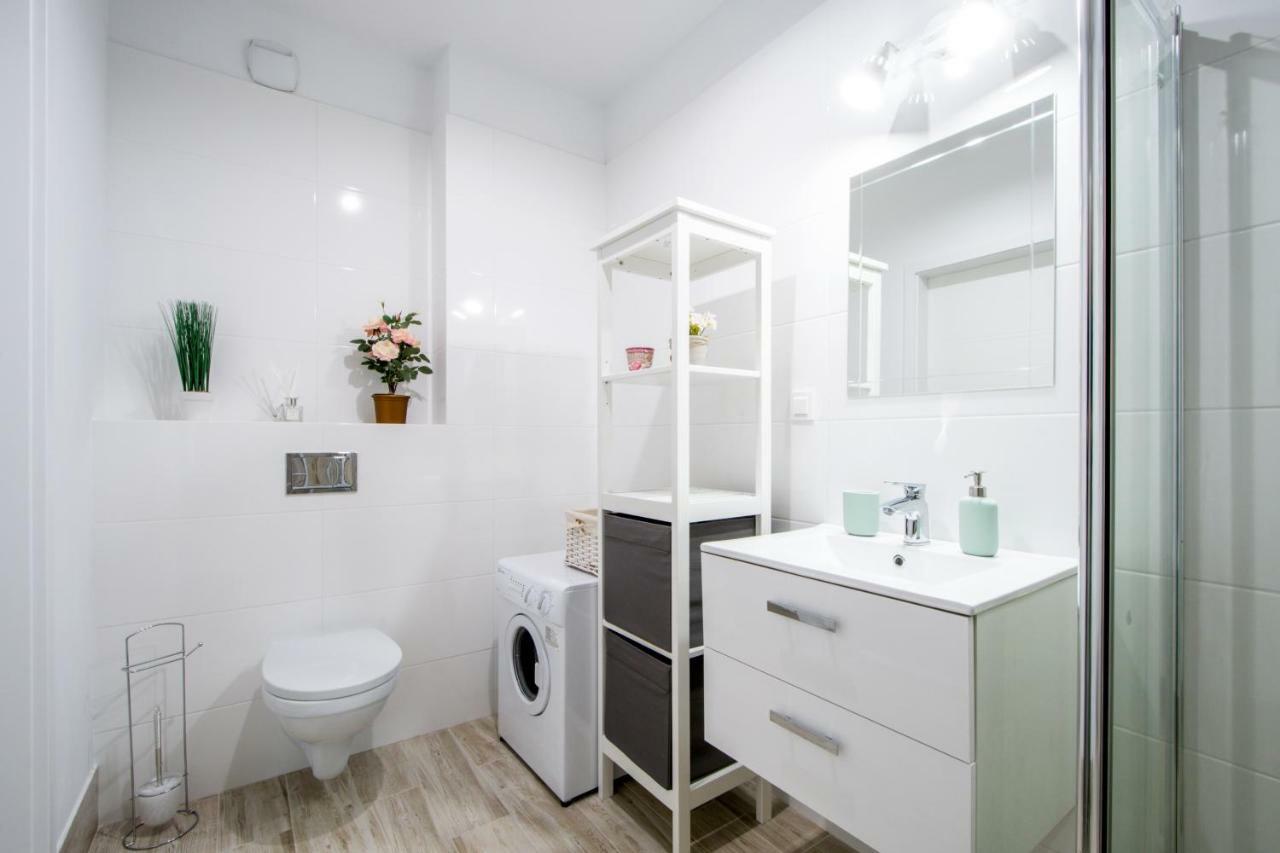 M&R Apartament Airport&Business Premium Komputerowa - Underground Garage - Free Wifi - Netflix - Self Check-In - 5 Min From Chopin Airport 华沙 外观 照片