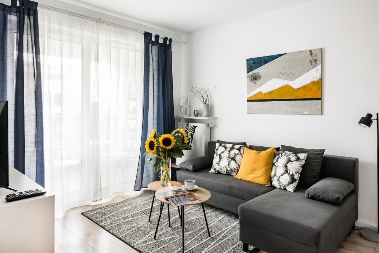 M&R Apartament Airport&Business Premium Komputerowa - Underground Garage - Free Wifi - Netflix - Self Check-In - 5 Min From Chopin Airport 华沙 外观 照片