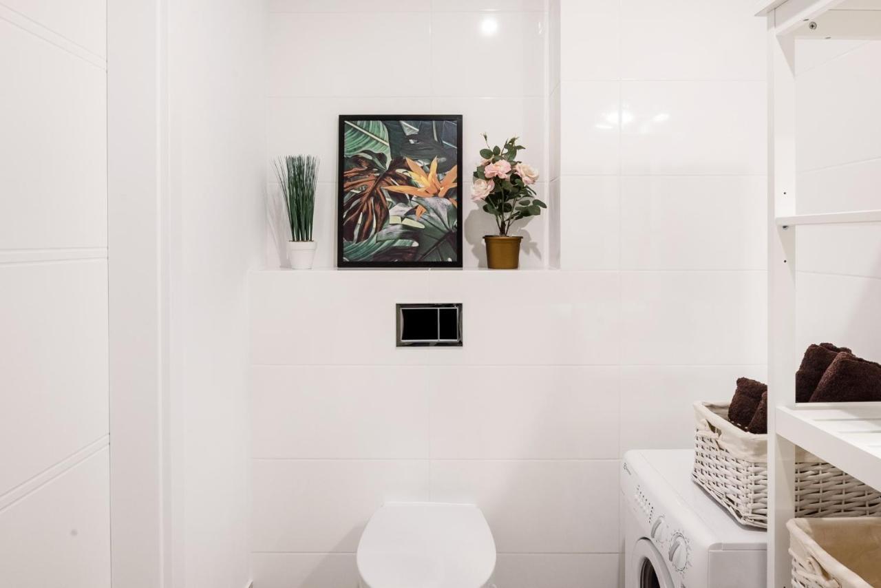 M&R Apartament Airport&Business Premium Komputerowa - Underground Garage - Free Wifi - Netflix - Self Check-In - 5 Min From Chopin Airport 华沙 外观 照片